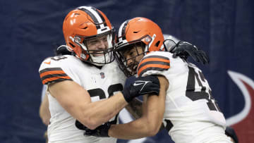 Texans Sign Ex Browns DE Chase Winovich to Contract - Full Details