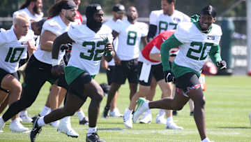 Jets’ Breece Hall, Michael Carter Appear to React to Ezekiel Elliott Report