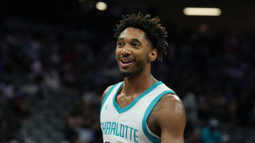 Leaky Black signs two-way contract with Hornets