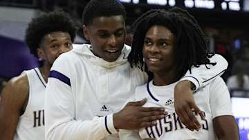 UW Basketball Team Hosts North Florida in Second Outing