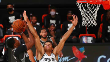 Spurs vs. Kings: 2 Big Things to Watch