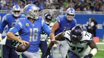 Seahawks Miss Pair of FGs, Trail Lions at Halftime