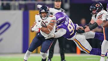 Roschon Johnson Stunned Bears Fans With Huge Block That Blew Up Two Vikings Defenders