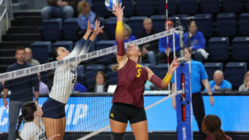 Gophers volleyball beats Utah State to advance in NCAA Tournament