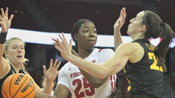 Badgers Beat Illini For First Big Ten Women's Victory