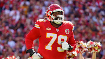 Chiefs’ Donovan Smith Viciously Trolled Ravens’ Roquan Smith in Postgame Locker Room