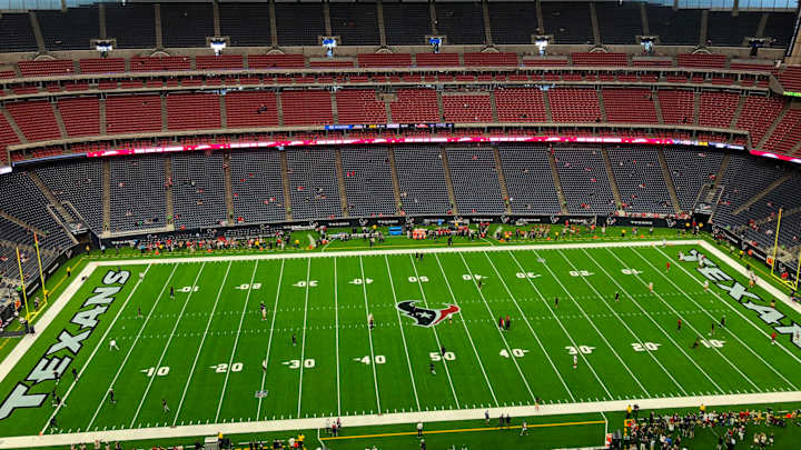 Roof Open? Texans have a chance to host games with 25% capacity of fans at NRG Stadium Roof Open? Texans have a chance to host games with 25% capacity of fans at NRG Stadium