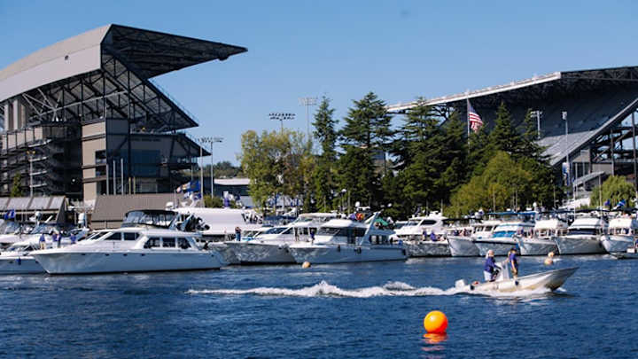 Tailgate Crashing - Washington Husky Style