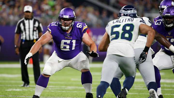 Vikings Re-Sign OL Brett Jones