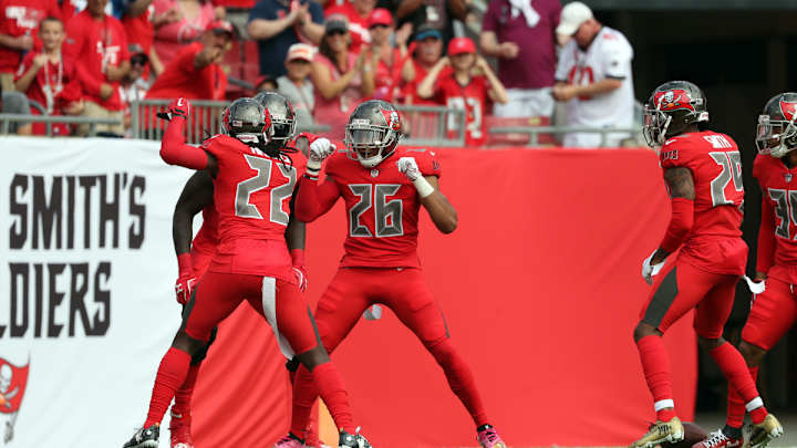 Bucs bring back veteran S Andrew Adams