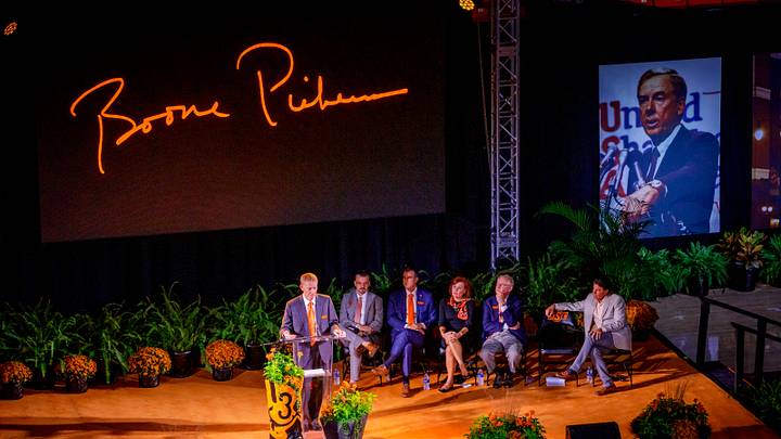 Boone Pickens honored Wednesday in GIA Boone Pickens honored Wednesday in GIA