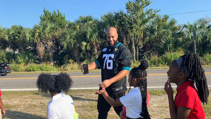 Jaguars players give back to local Jacksonville school and serve as role models during off day