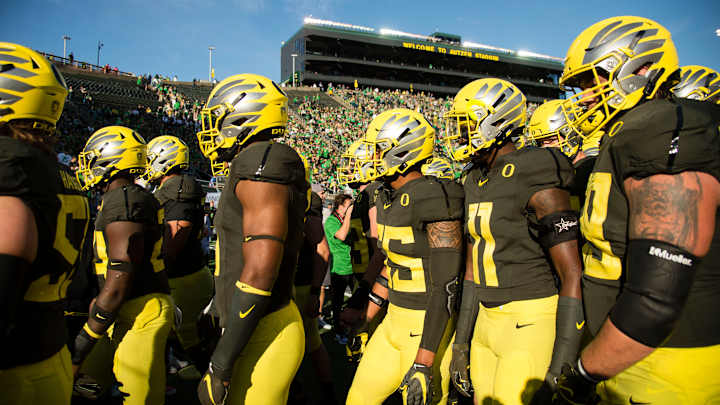 Picturing a Win: The Top Photos from Oregon's 17-7 Win over Cal