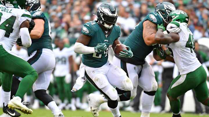 Eagles Jordan Howard Evolving into Lead Running Back