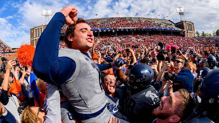 McCourt lifts Illini over No. 6 Badgers, then lifted on teammates' shoulders McCourt lifts Illini over No. 6 Badgers, then lifted on teammates' shoulders