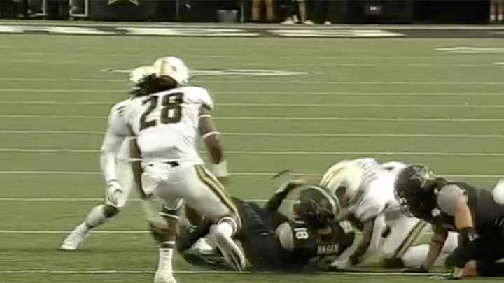 Missouri's Tyree Gillespie Ejected After Targeting Hit on Vanderbilt QB Mo Hasan Missouri's Tyree Gillespie Ejected After Targeting Hit on Vanderbilt QB Mo Hasan