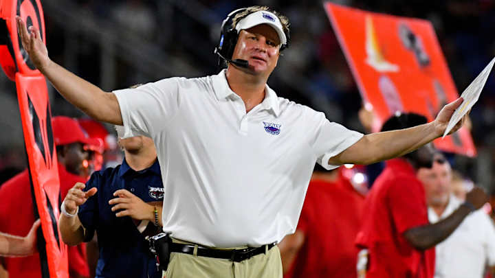 FAU Coach Lane Kiffin Fined $5,000 for Tweeting Photo of Blind Referees