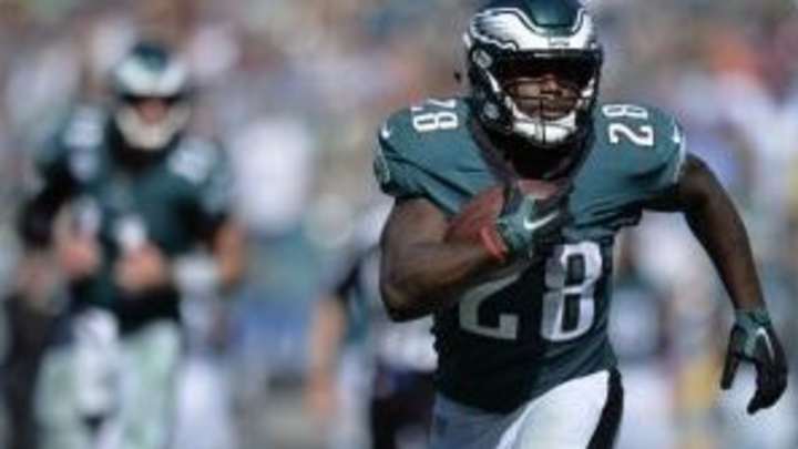 Wendell Smallwood Helps Guide Eagles to Huge Victory