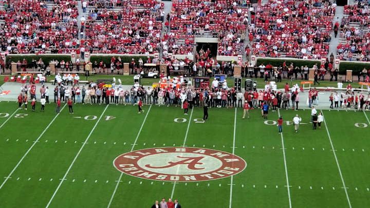 Video/Photos: 2009 Alabama Team Pre-Game Tribute