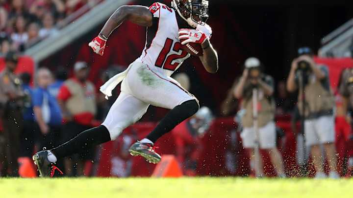 WATCH: Mohamed Sanu Reels in 1st Catch as Patriot on 4th down Play