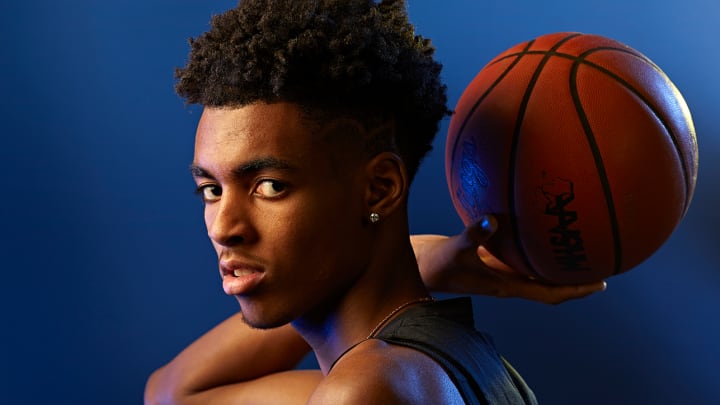Magic, Michael, LeBron ... Emoni Bates? Meet the 15-Year-Old Next in Line Magic, Michael, LeBron ... Emoni Bates? Meet the 15-Year-Old Next in Line