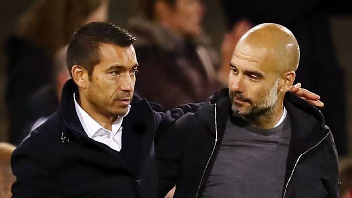 El Manchester City firma a Van Bronckhorst pensando en la marcha de Guardiola El Manchester City firma a Van Bronckhorst pensando en la marcha de Guardiola