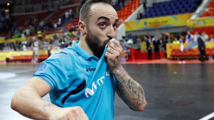 Ricardinho lo vuelve a hacer y marca un golazo tras un saque de banda