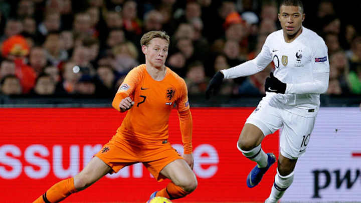 La curiosa charla entre Mbappé y De Jong: "¿El Barça está bien?" La curiosa charla entre Mbappé y De Jong: "¿El Barça está bien?"