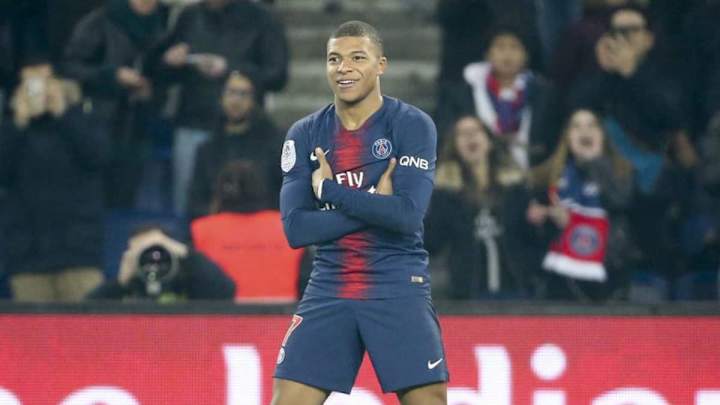 La reacción de Mbappé al ser elegido junto a Messi y Cristiano en el equipo ideal del FIFA 19