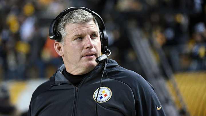 Steelers OL Coach Mike Munchak Emerges as Broncos Head Coach Candidate