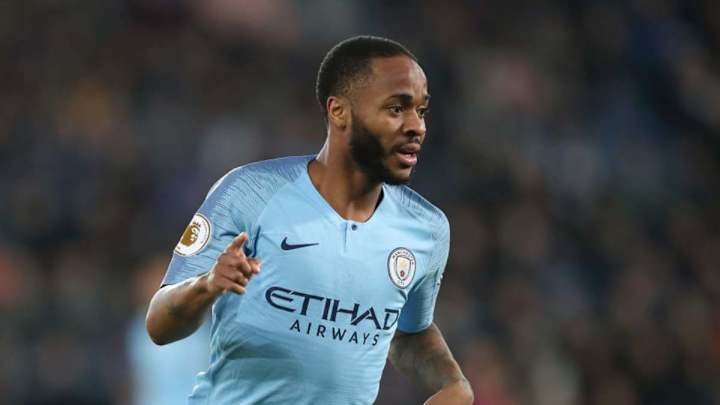 La increíble potencia de chute del balón del hijo de Sterling con tan solo un año