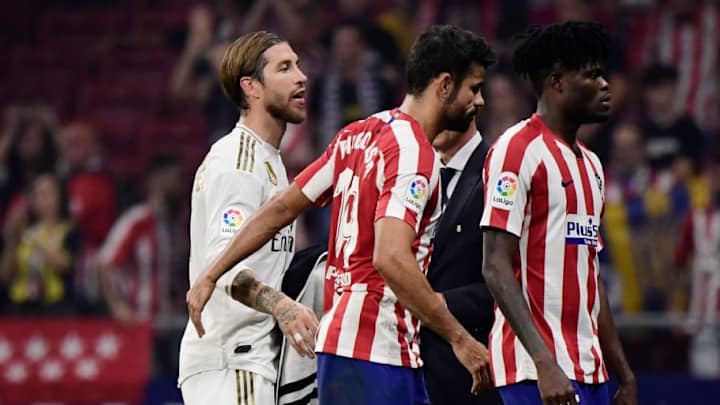 Simeone pidió la expulsión de Sergio Ramos por insultar al asistente al descanso Simeone pidió la expulsión de Sergio Ramos por insultar al asistente al descanso