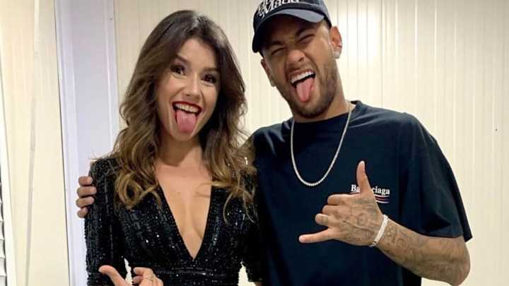 Neymar se va de vacaciones a la playa mientras todo el mundo habla de su futuro
