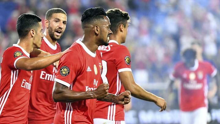VÍDEO | El Benfica aprovechó las nuevas normas para salir de la presión contra el Milan