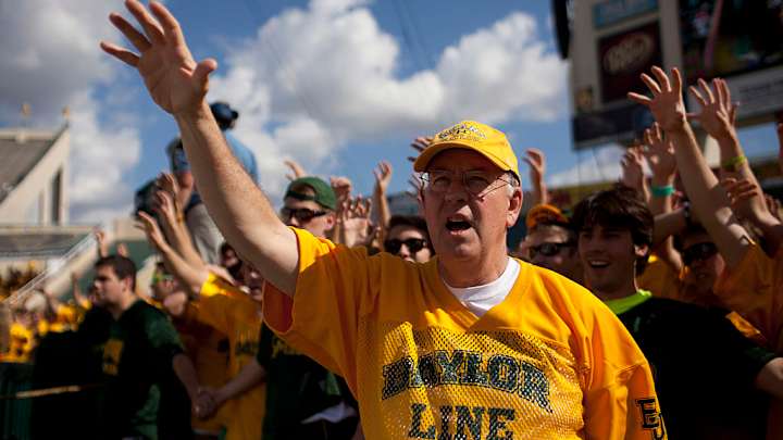 Former Baylor President Ken Starr Hosted Fundraiser for Shawn Oakman's Legal Defense Fund