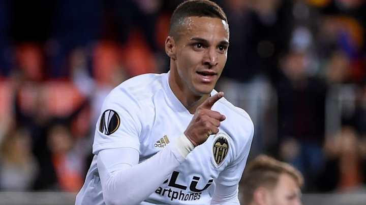 El FC Barcelona y el Real Madrid podrían protagonizar una auténtica guerra por el fichaje de Rodrigo El FC Barcelona y el Real Madrid podrían protagonizar una auténtica guerra por el fichaje de Rodrigo