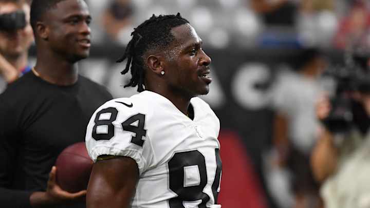 Raiders WR Antonio Brown Practiced on Tuesday With a Certified Helmet