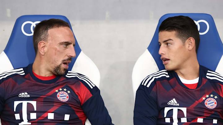 Ribery se cuela en una entrevista a James y el colombiano no puede evitar la risa Ribery se cuela en una entrevista a James y el colombiano no puede evitar la risa