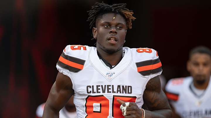 Report: Browns TE David Njoku Expected to Miss Over a Month With Broken Wrist