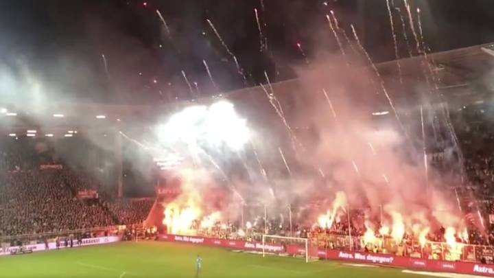 St. Pauli vs Hamburg: Ultras Bust Out Pyrotechnic Show for Fiery Derby