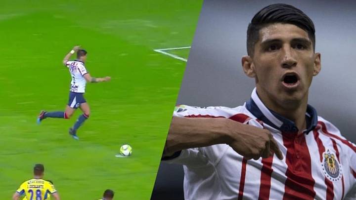 Alan Pulido explica su nuevo método para cobrar penales
