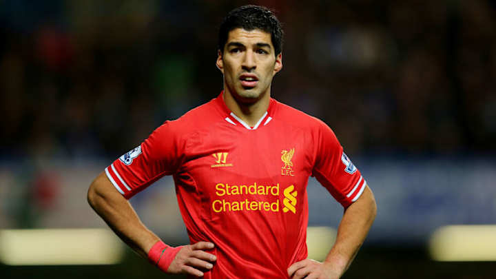 Luis Suarez Reveals How Steven Gerrard Convinced Him to Stay at Liverpool After £40m Arsenal Bid Luis Suarez Reveals How Steven Gerrard Convinced Him to Stay at Liverpool After £40m Arsenal Bid