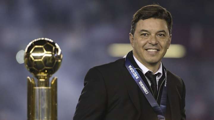 Gallardo, Francescoli y D’Onofrio festejaron la Recopa de River tomando whisky