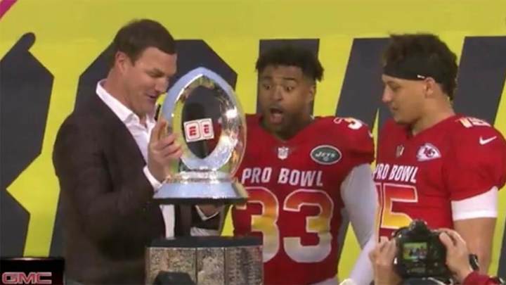 Jason Witten Botches Touchdown Call, Breaks MVP Trophy at Pro Bowl Jason Witten Botches Touchdown Call, Breaks MVP Trophy at Pro Bowl