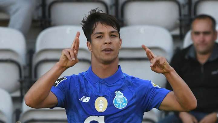 OFICIAL | El Sevilla se refuerza con Óliver Torres