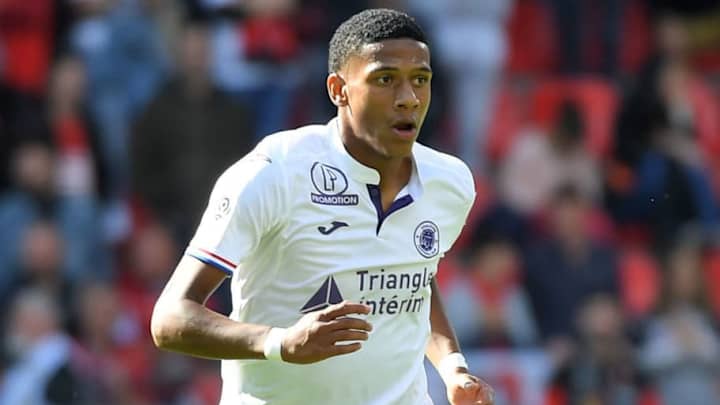 El Toulouse acepta negociar la llegada inmediata de Todibo al Barcelona