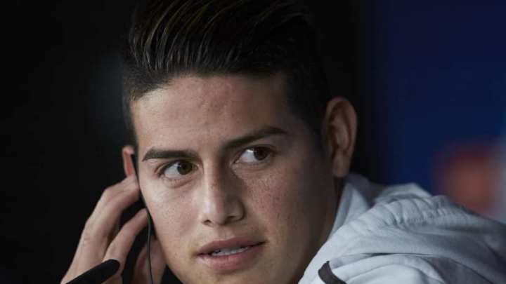 La posible llegada de Van de Beek firmaría la salida James Rodríguez del Real Madrid