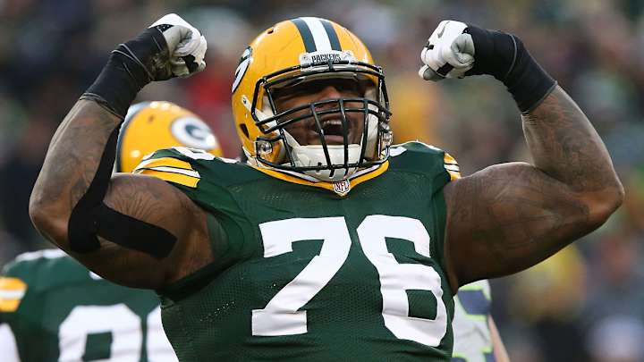 Report: Packers Releasing Former Pro Bowler Mike Daniels