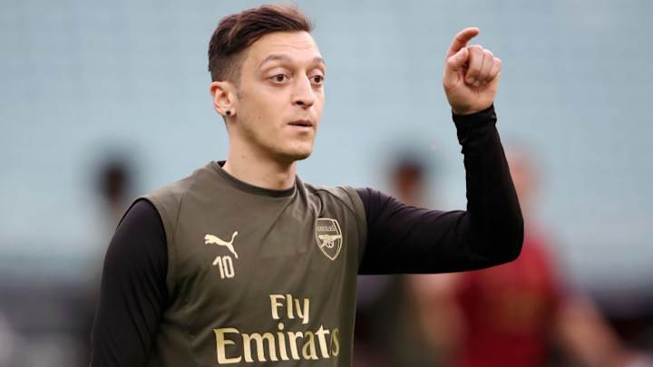 Mesut Ozil Set to Stay at Arsenal as Gunners Struggle to Move on £350k-a-Week Star