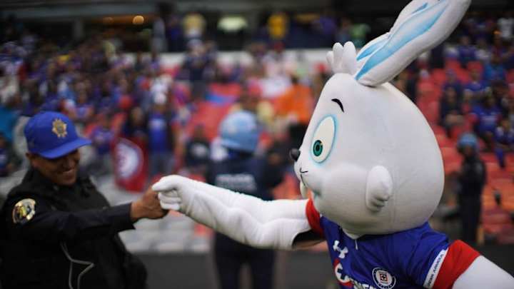 Cruz Azul habría bajado sus tweets de refuerzos para evitar problema legal